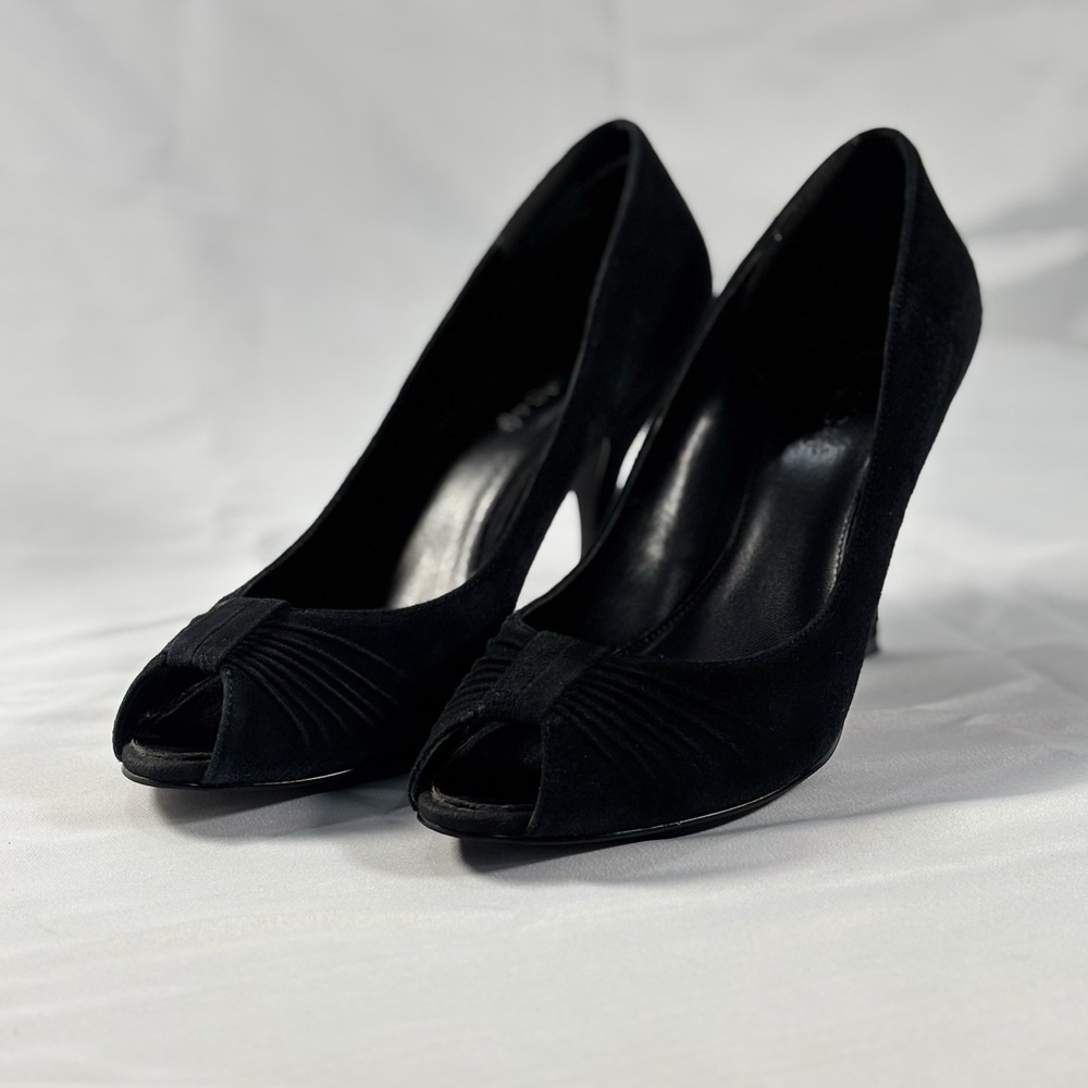 Nickles Black Faux Suede Peep toe Pump Heels Women’s Size 9M